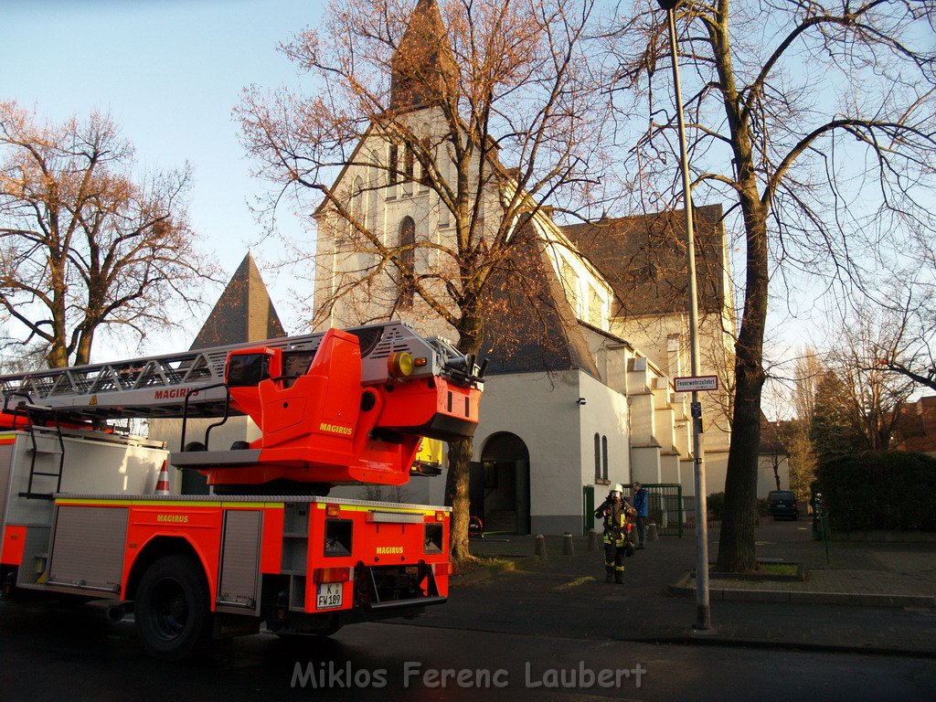 Brand in Kirche Koeln Muelheim Tiefenthalstr   P25.JPG